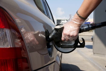 Ceny benzínu v USA klesají k 11 CZK/Litr